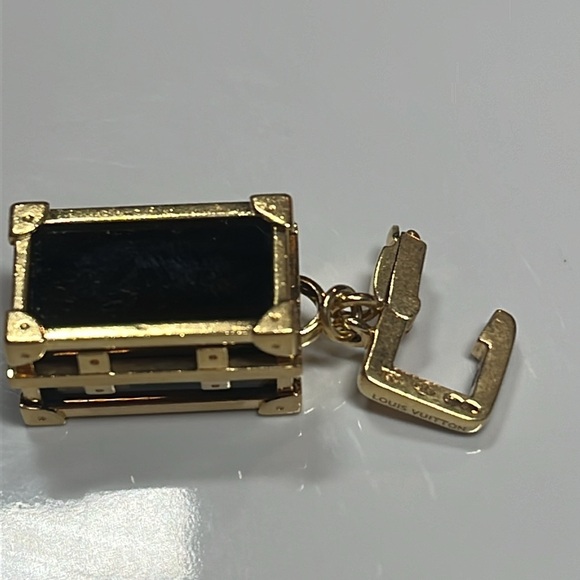 Louis Vuitton 18K Gold Steamer Trunk Charm. Gold Frame around Smoky Quartz - Picture 5 of 9